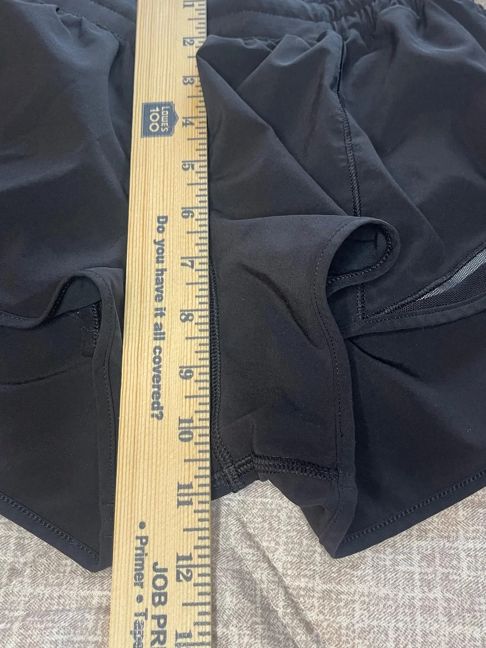Lululemon Hotty Hot Low-Rise Lined Short 2.5